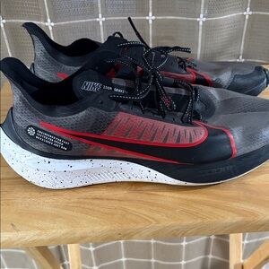 Nike Black and Red Zoom Gravity Running Shoes